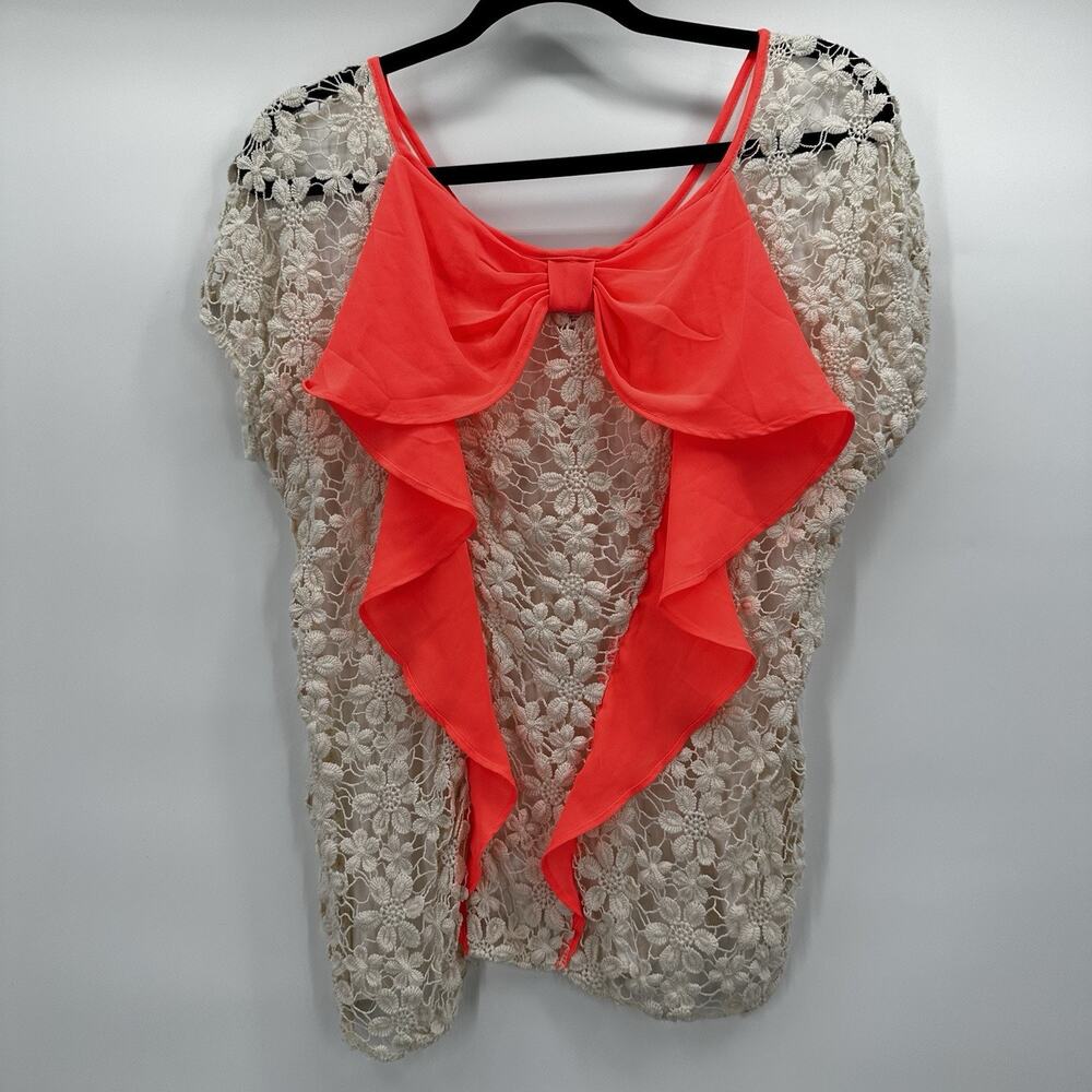 Daytrip Top Shirt Womens Small Cream Crochet Back Salmon‎ Bright Bow
